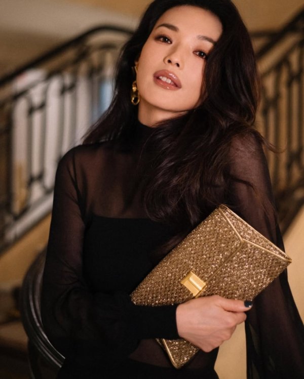 Nữ diễn viên Đài Loan Shu Qi tỏa sáng tại Tuần lễ thời trang Paris
