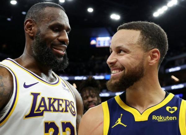 Curry là 59,6 triệu đô la Mỹ trong một năm! Butler là 54,13 triệu đô la Mỹ trong một năm! Hai người 